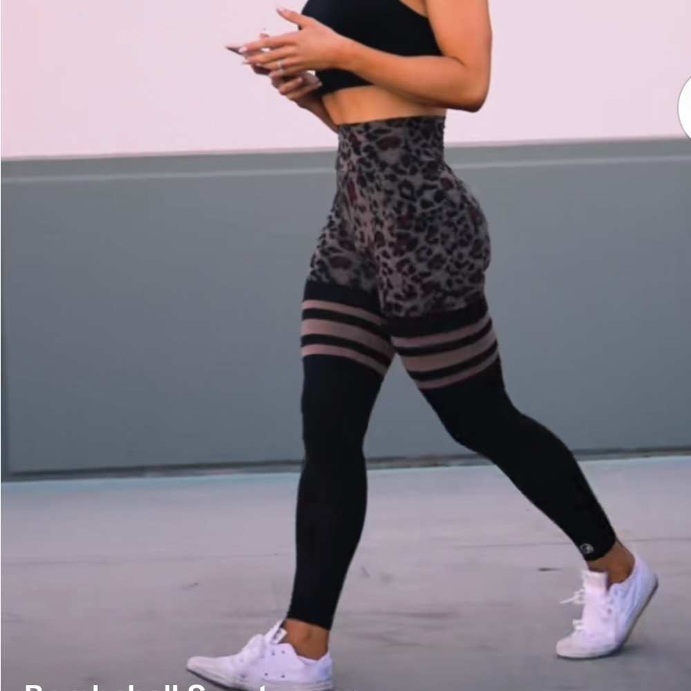 Bombshell Sportswear Leopard Leggings